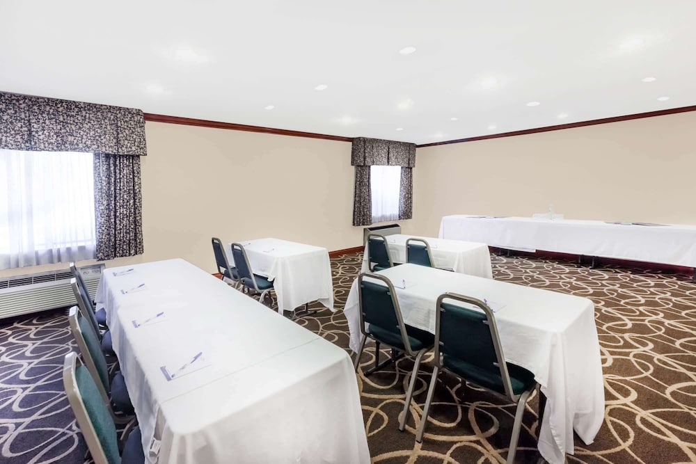 Baymont By Wyndham Grand Rapids Southeast 34/38