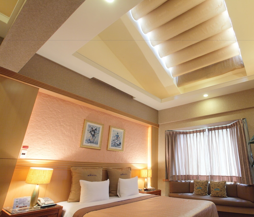 Regale Villa Hotel 23/73