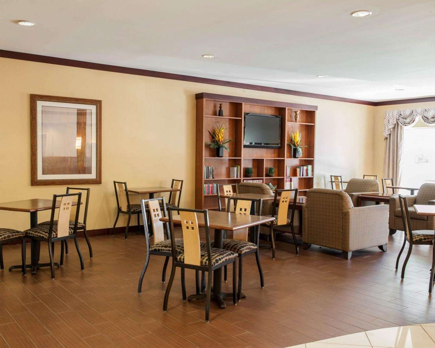 Comfort Suites Southport 15/21