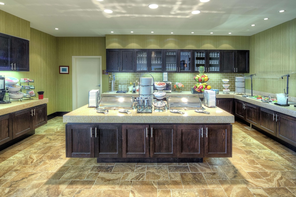 Homewood Suites Victoria 57/81