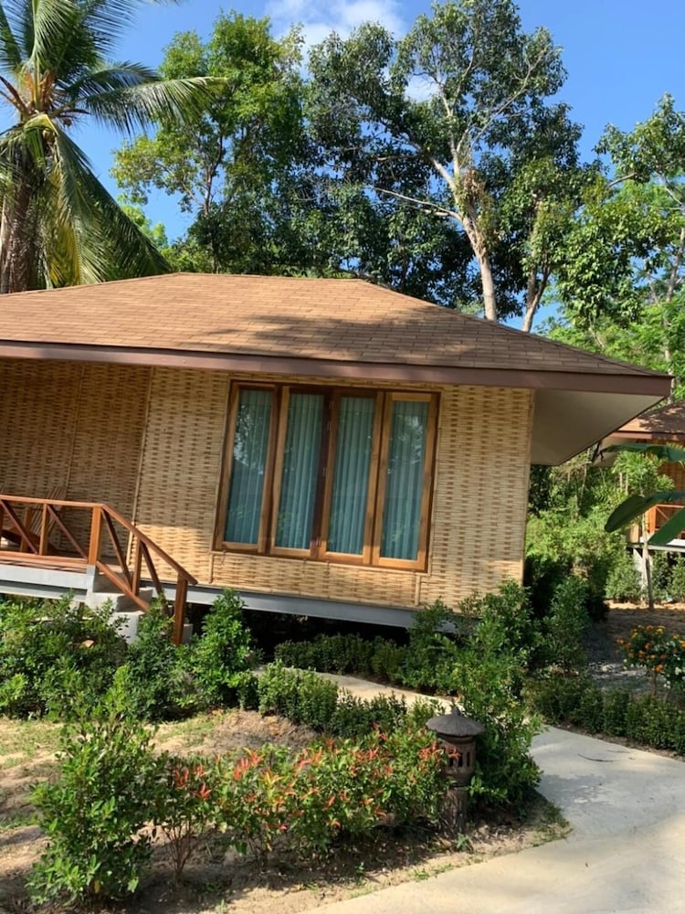 Thiw Son Beach Resort 7/70