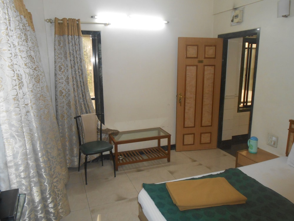 Hotel Pooja International 35/38
