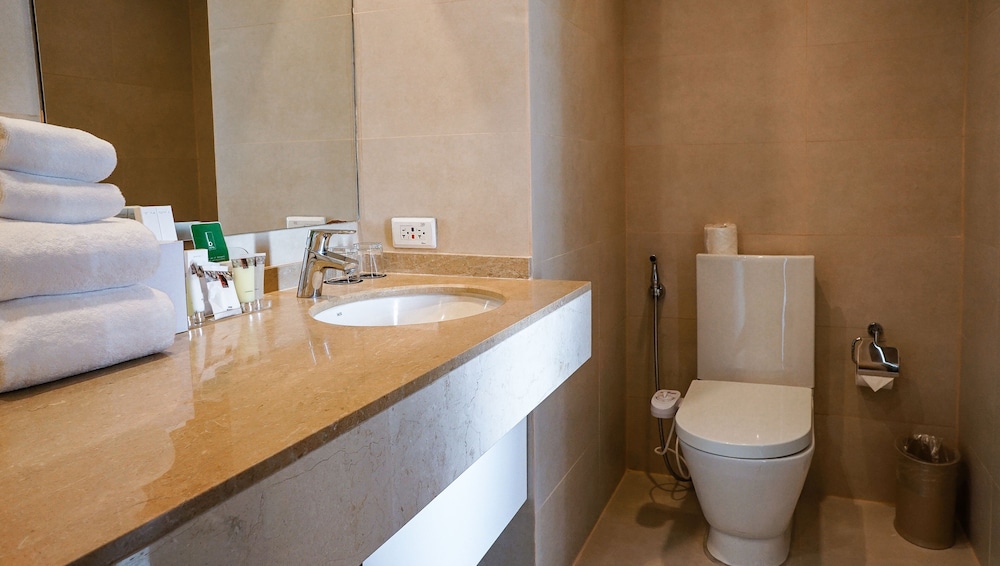 B Hotel Alabang 12/54