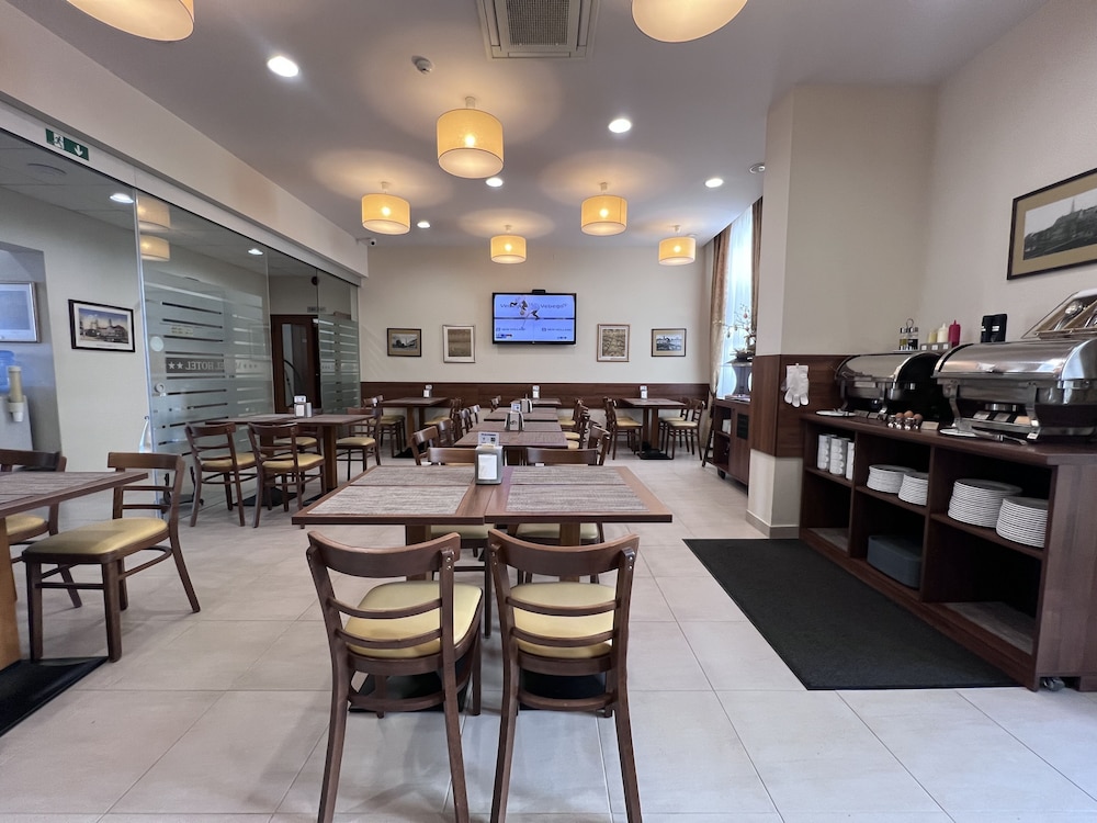 Memel Hotel 57/66
