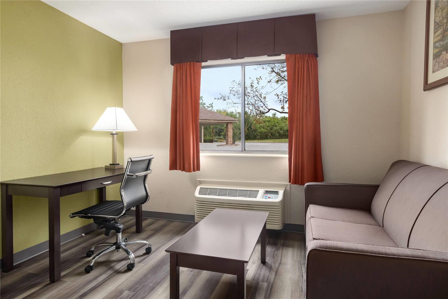 Baymont By Wyndham Monroe, MI 26/36
