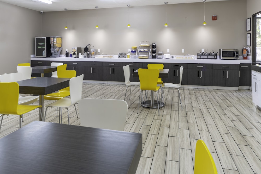 BridgePointe Inn and Suites Council Bluffs 21/29