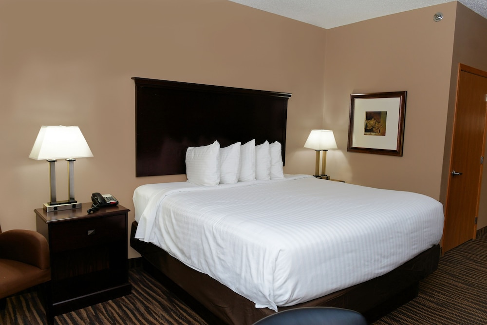 Boulders Inn Amp Suites Denison 16/28