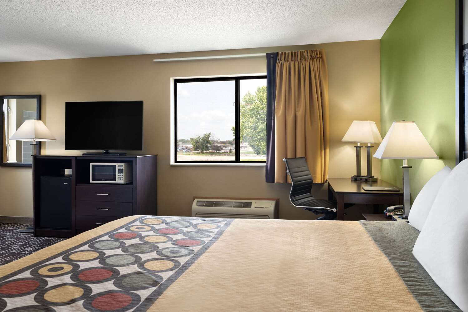 Super 8 by Wyndham Dyersville near Field of Dreams 33/36