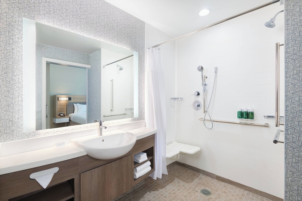 جناح بسرير كينج مع أريكة لذوي الإعاقة، SpringHill Suites by Marriott Panama City Beach Beachfront 4/5