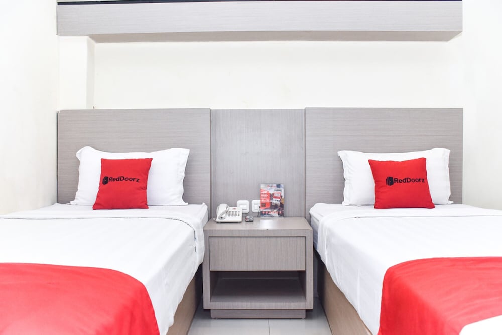 Reddoorz Plus Near Makassar Town Square 9/21