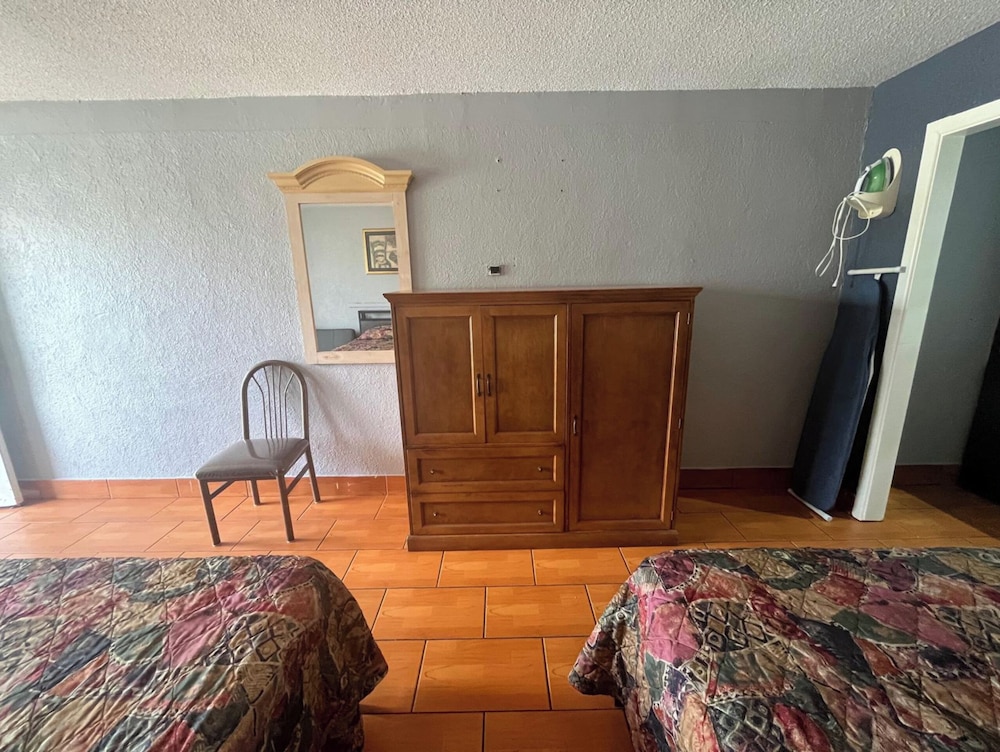 La Posada Inn By OYO Brownsville 24/42