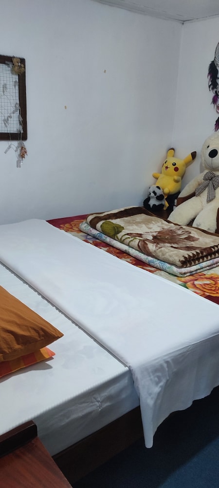 غرفة كومفورت بسرير كينج بحمام خاص في الطابق الأرضي، Andrews Hostel 7/10