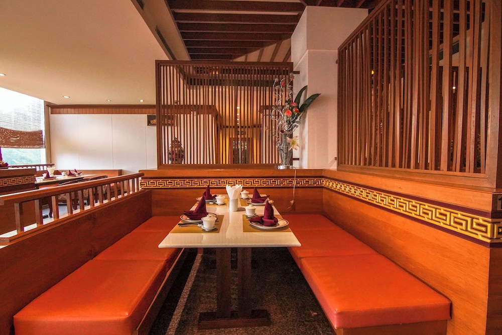 Arawan Riverside Hotel 57/65