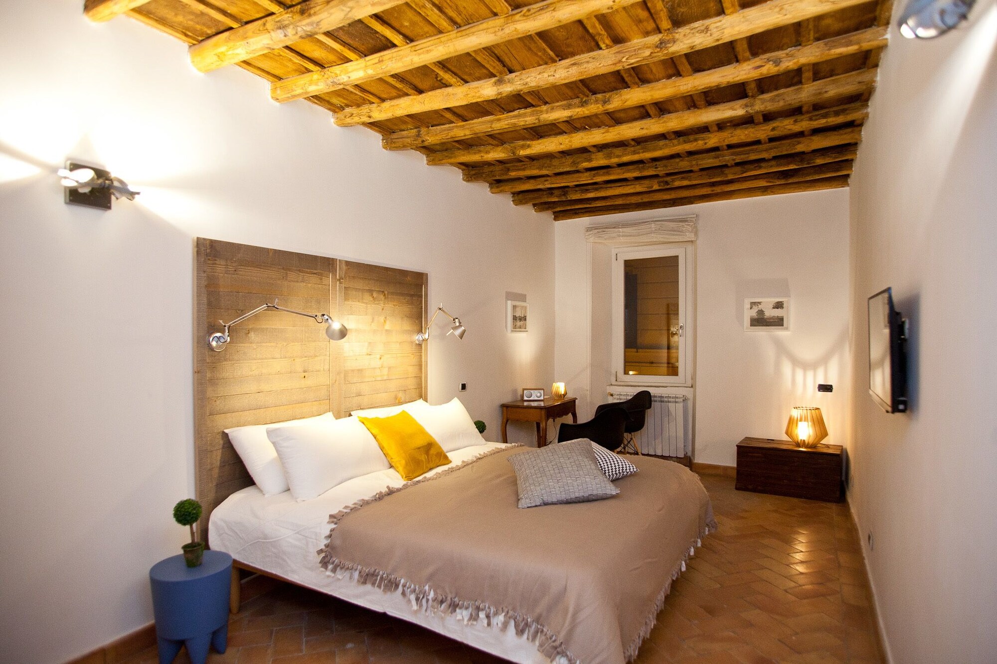 2 BEDROOMS, SUITE, 2 BATHROOMS