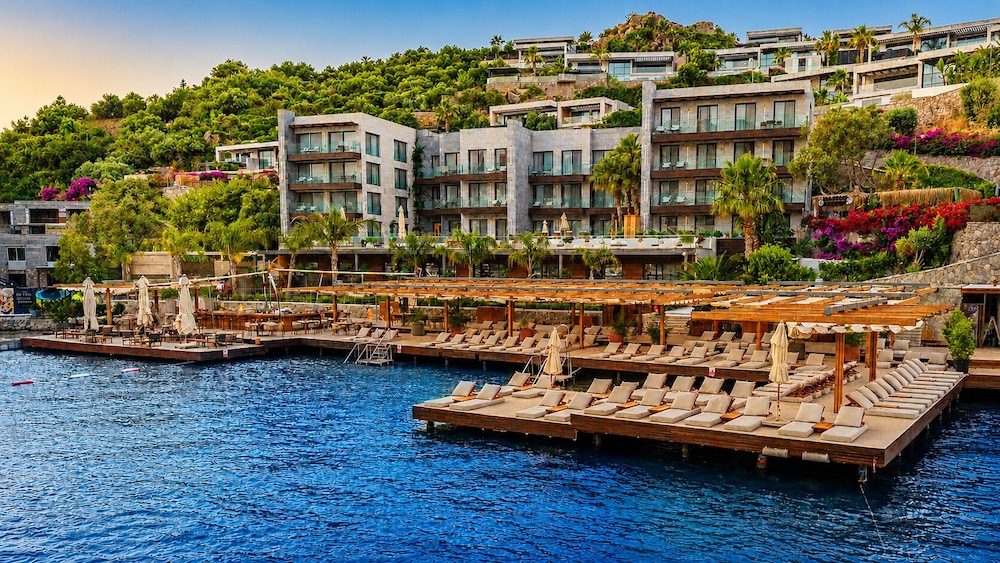 Mare Deluxe Residences and Villas 54/57