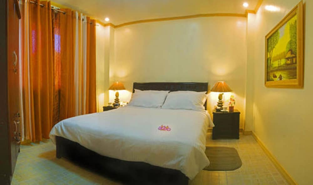 Condo, Supreme, 1 Queen and 2 Double Beds