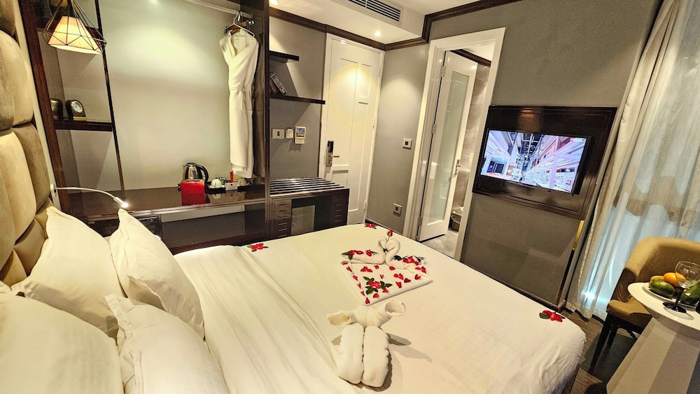 DELUXE, DOUBLE BED
