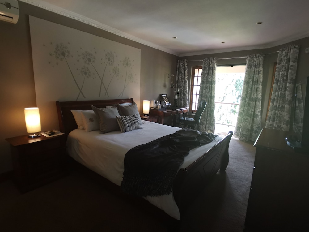 EXECUTIVE, SUITE
