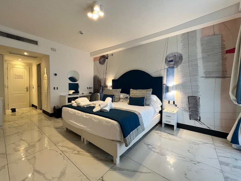 غرفة جونيور بسرير مزدوج وسريرين منفصلين، Positano Art Hotel Pasitea 5/10