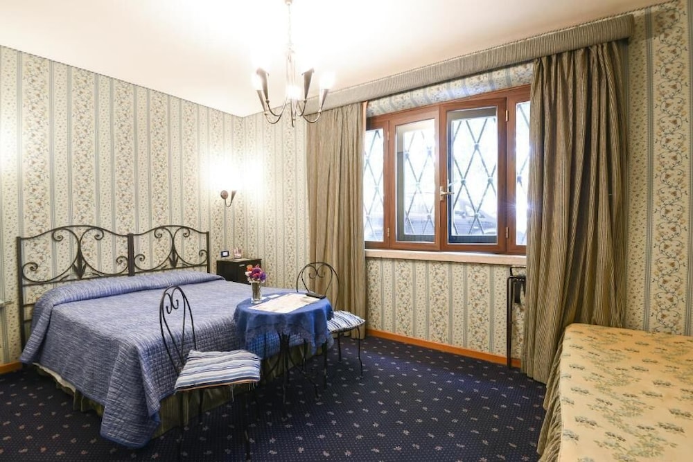 RESIDENZA AVE ROMA 37/41