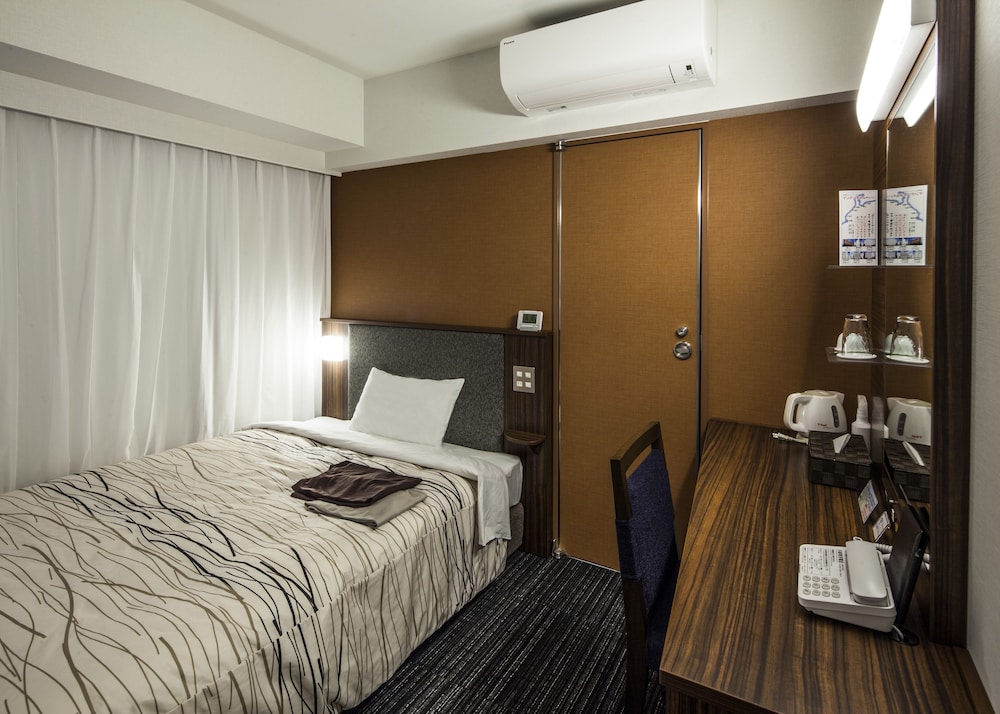 ROOM, SINGLE