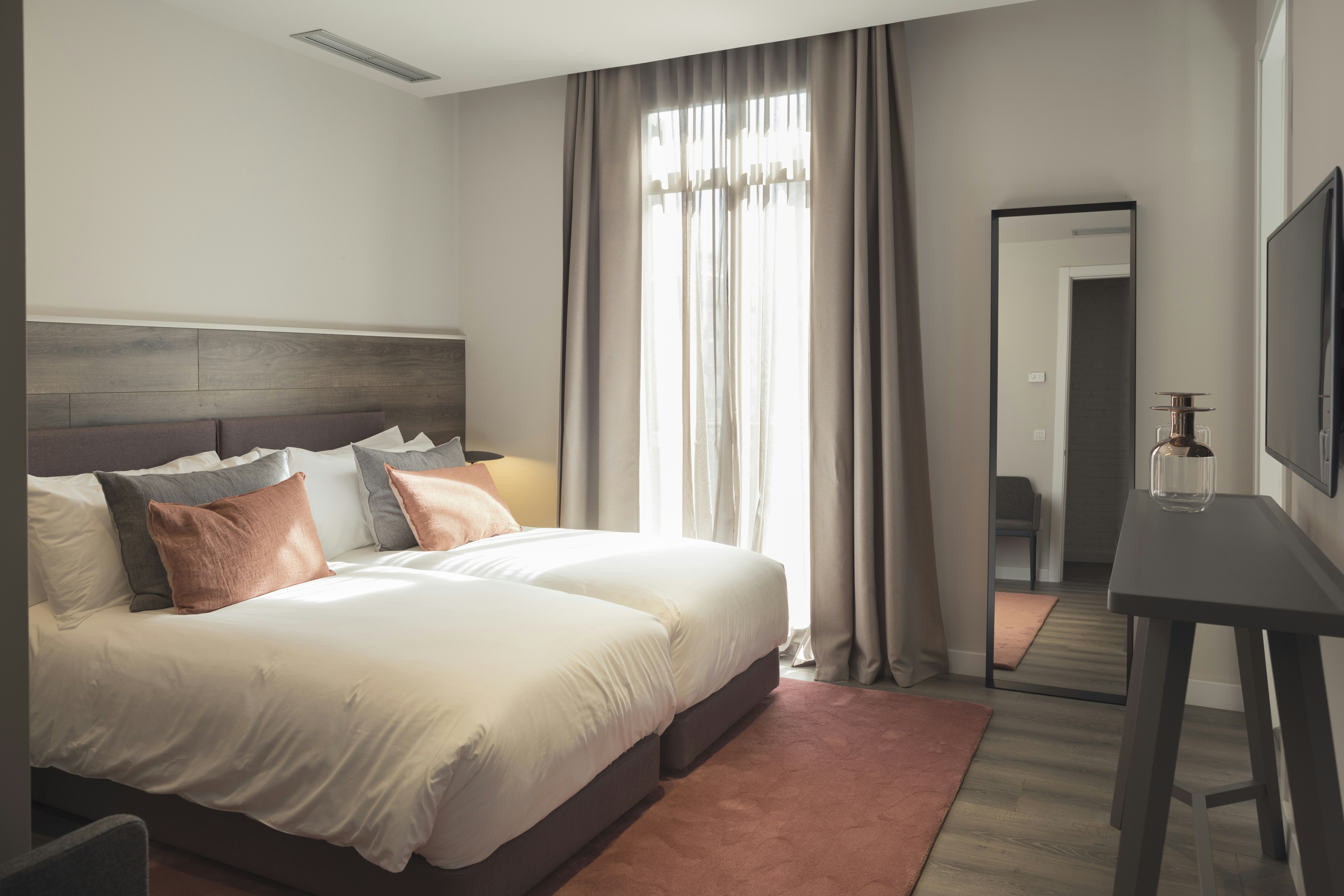 CASAGRAND LUXURY SUITES 14/76