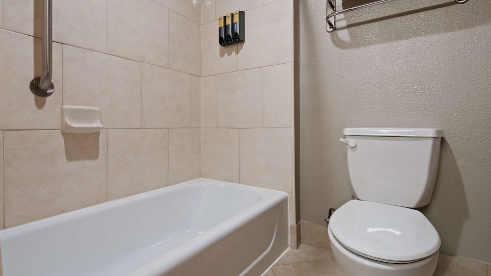 Best Western Plus Mansfield Inn & Suites 7/34