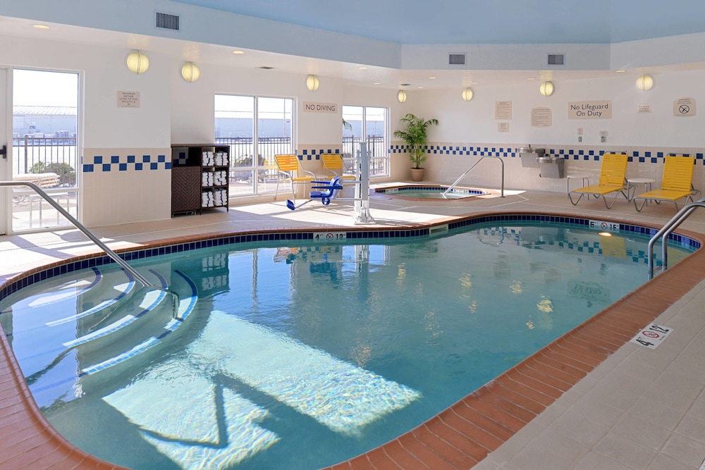 Fairfield Inn And Suites Bloomington 4/66