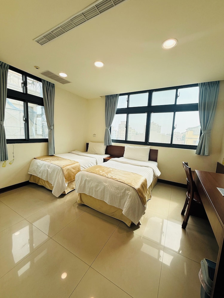 Superior, Twin Beds, City View