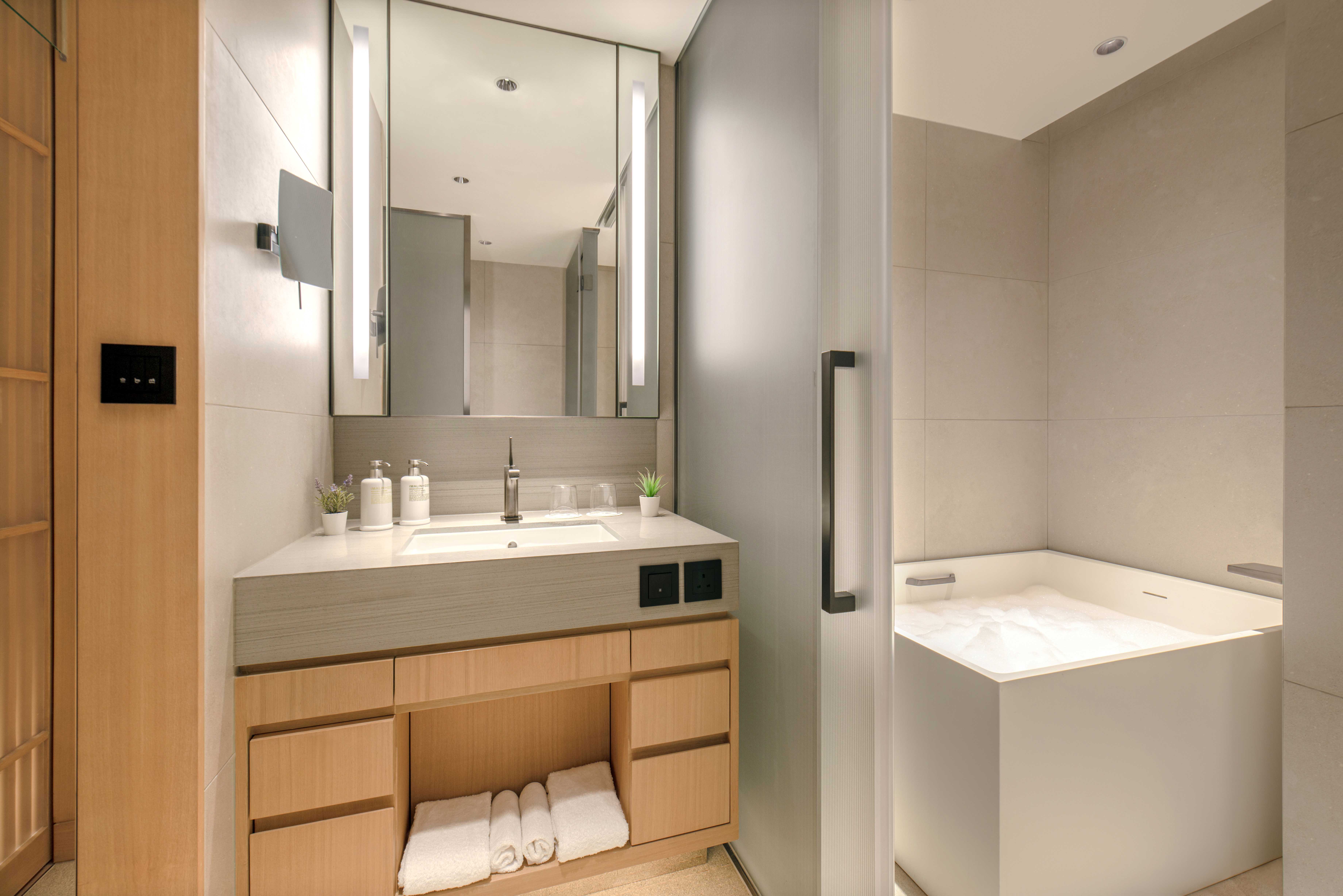 استوديو ديلوكس بسرير كينج، AKI Hotel Hong Kong - MGallery Collection 3/3