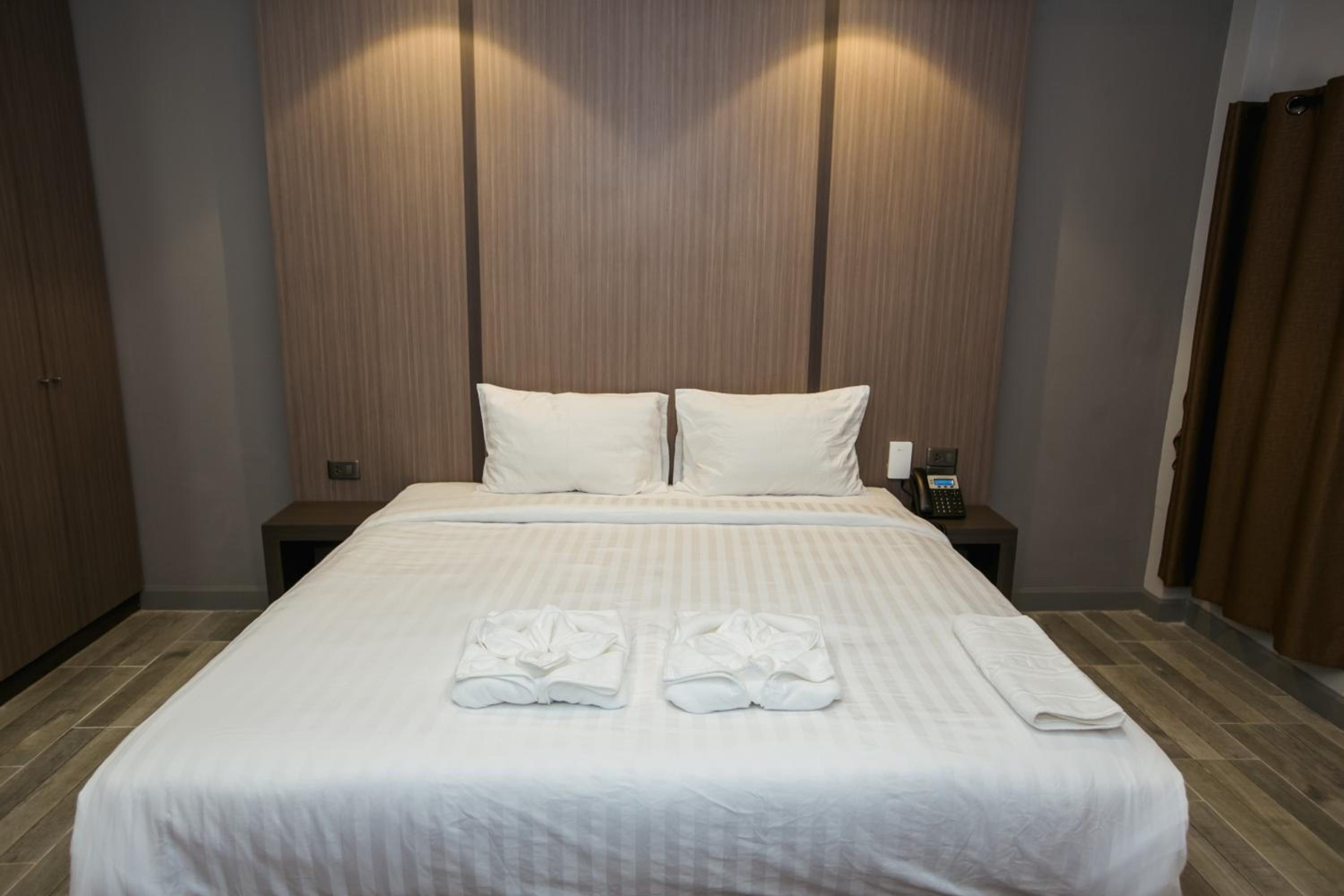 The Bed Hotel 12/50