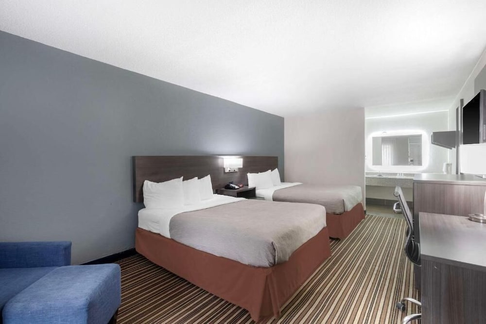 غرفة قياسية بسريرين كوين لذوي الإعاقة، Downtown Inn & Studio Suites 2/4