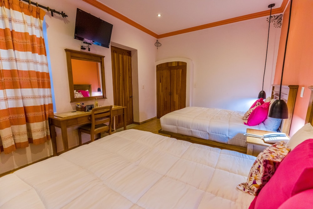 JUNIOR SUITE, 2 QUEEN BEDS
