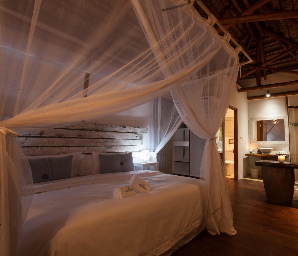 Vilanculos Beach Lodge T 11/50