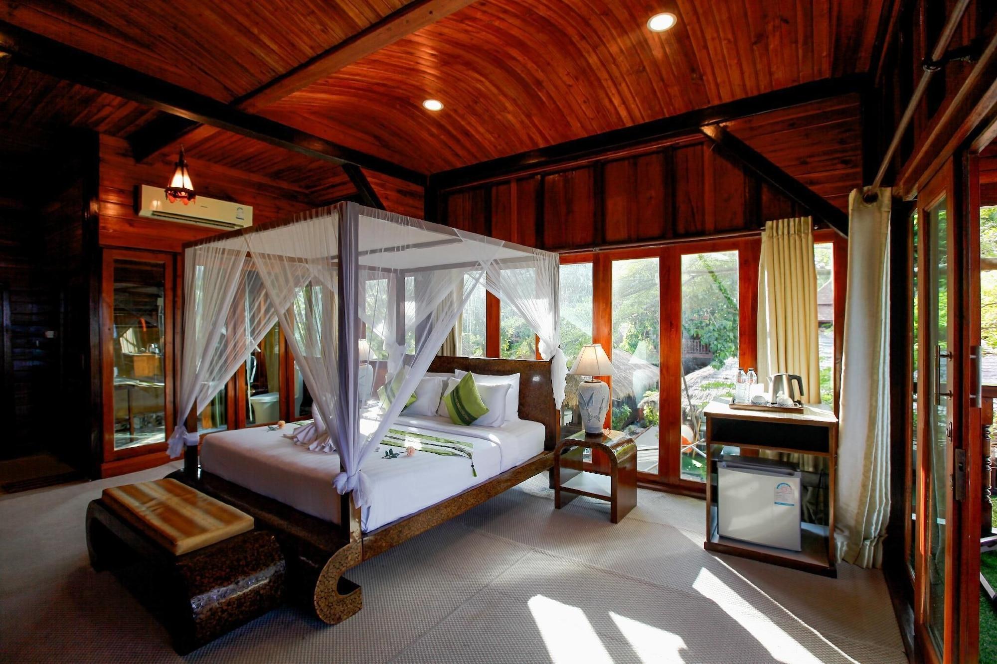 Deluxe Seaview (Upper Room)