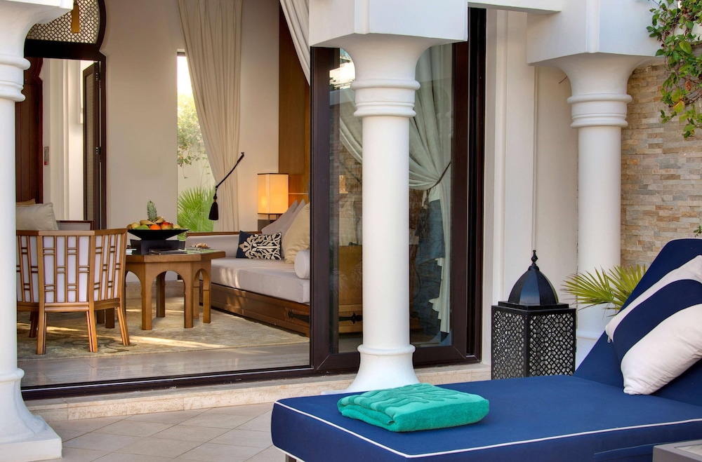 Banyan Tree Tamouda Bay 12/87