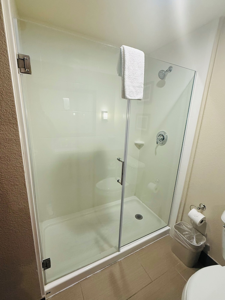 Comfort Suites Near Denver Downtown 25/28