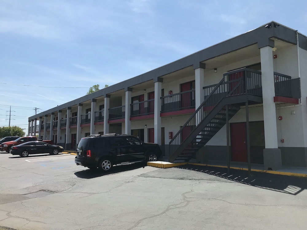 Americas Best Value Inn Ft Jackson 7/32