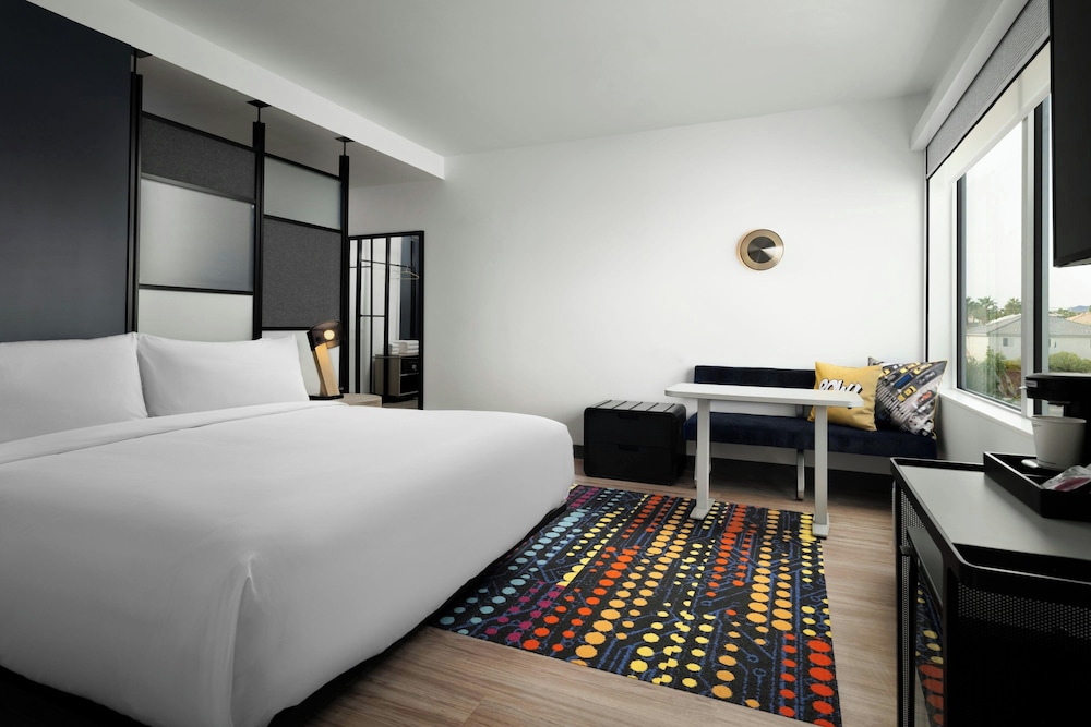 Aloft, King Bed
