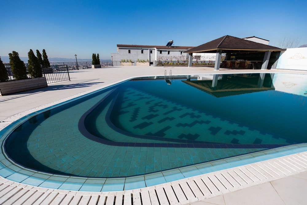 Chateau Linza Resort 36/56