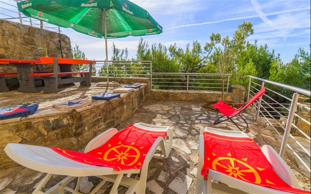 Ark Beach Hotel 35/50