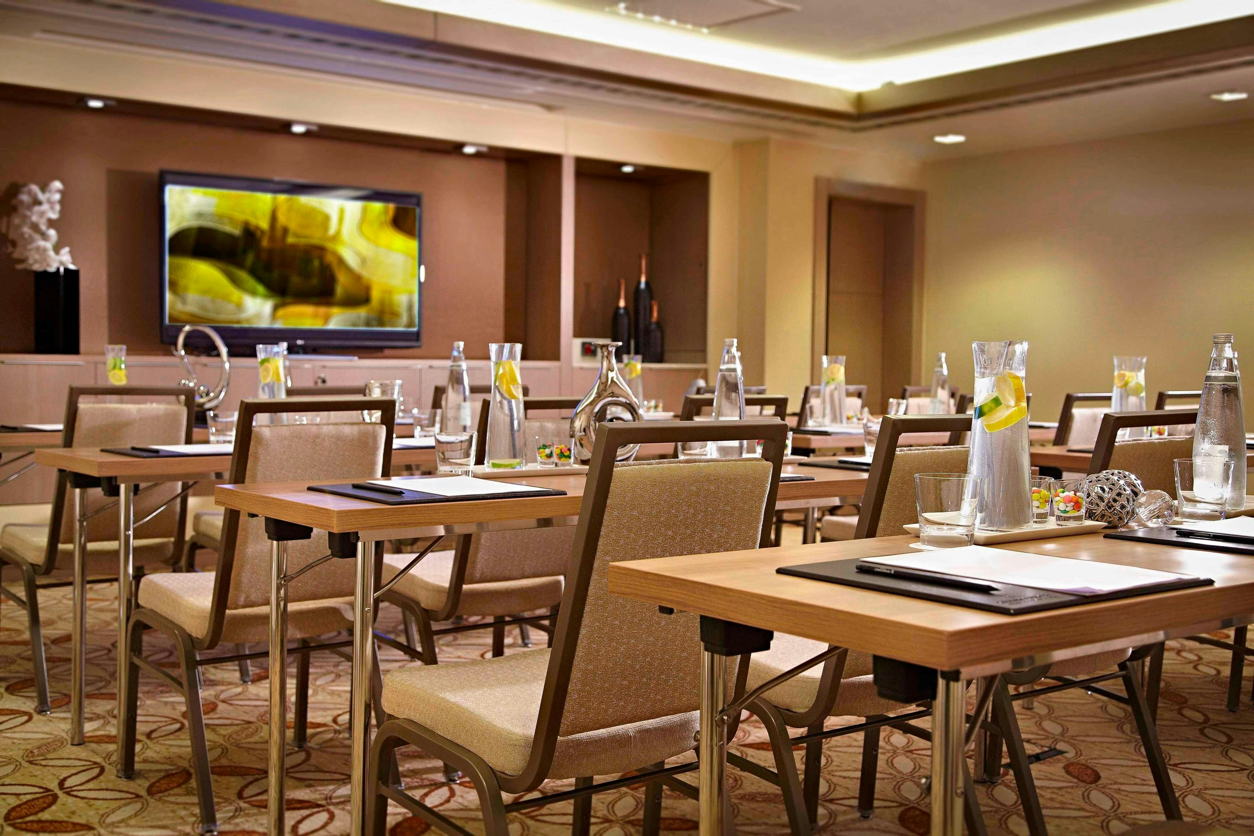 Renaissance Istanbul Polat Bosphorus Hotel 67/68