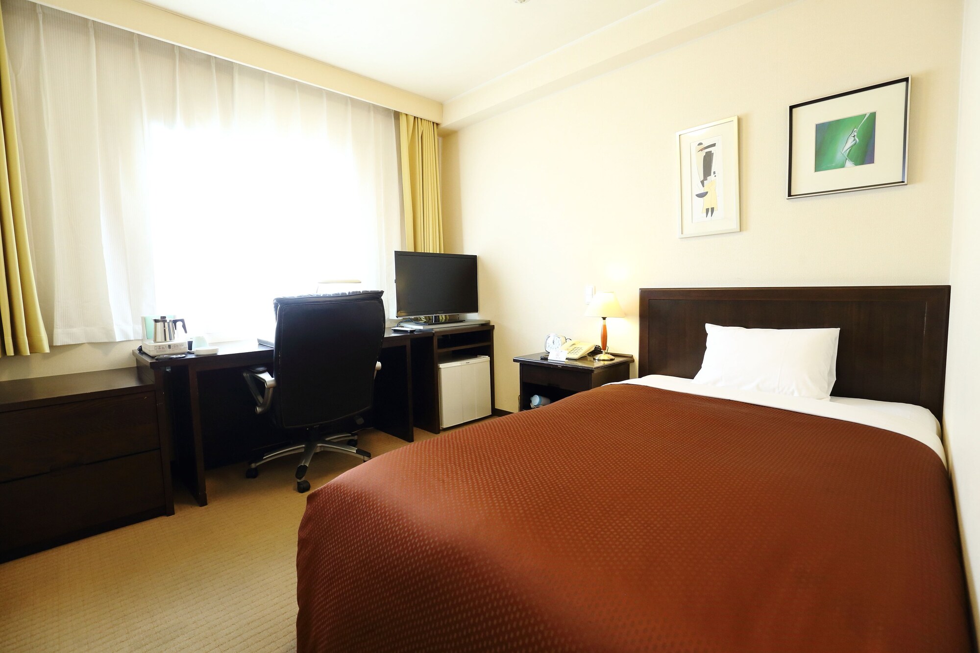 ROOM, SINGLE
