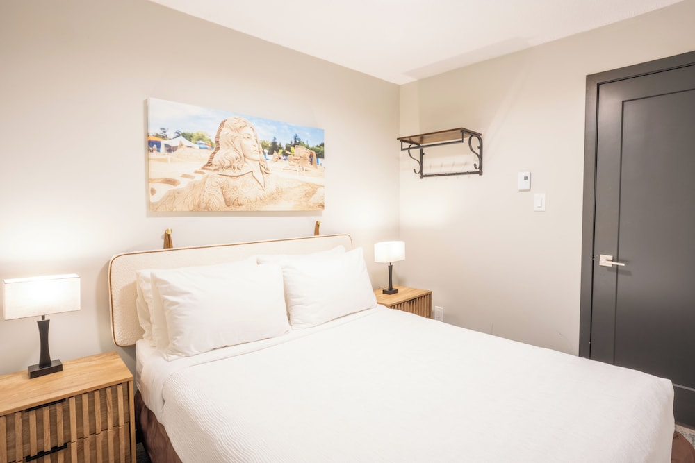 Sea Edge Beachside Hotel 23/59