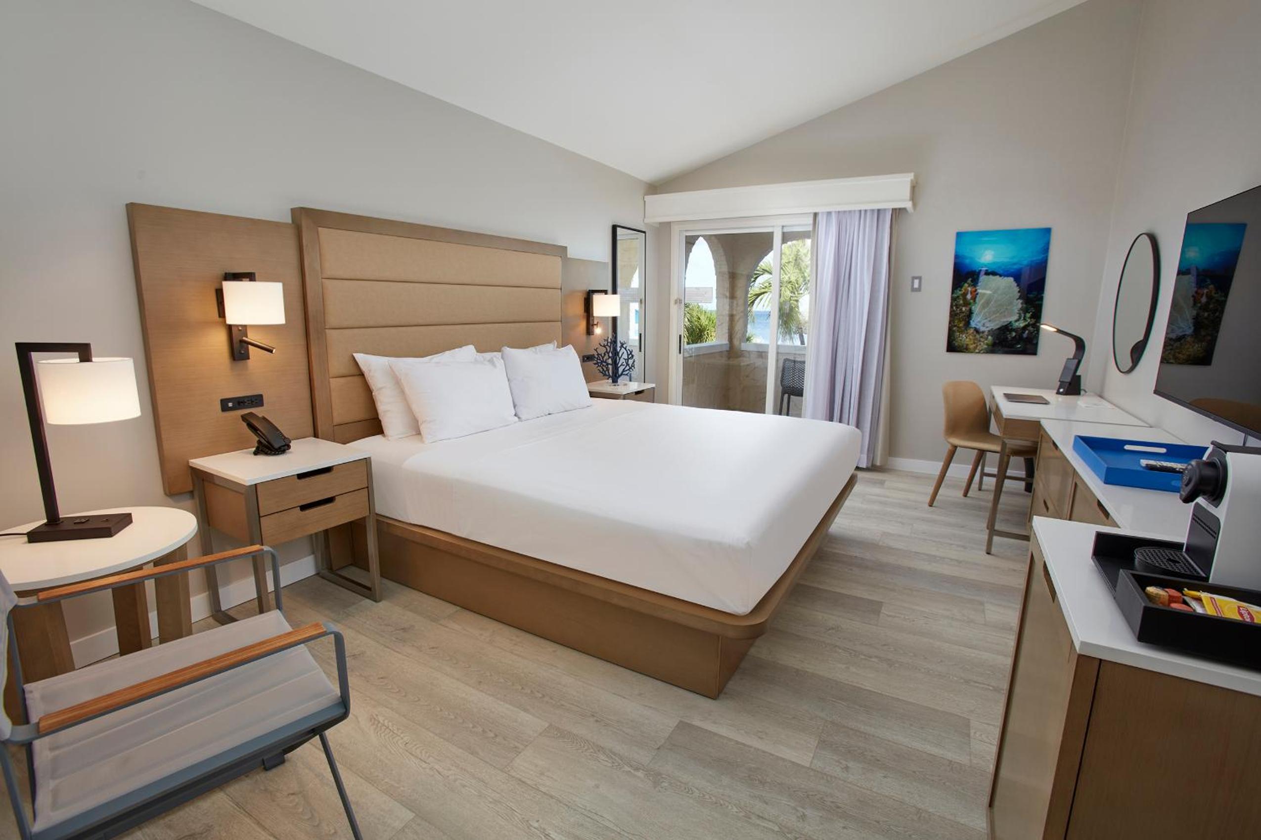 Guest Room, Double Bed, Garden or Pool View, Garden View، Divi Flamingo Beach Resort 4/6