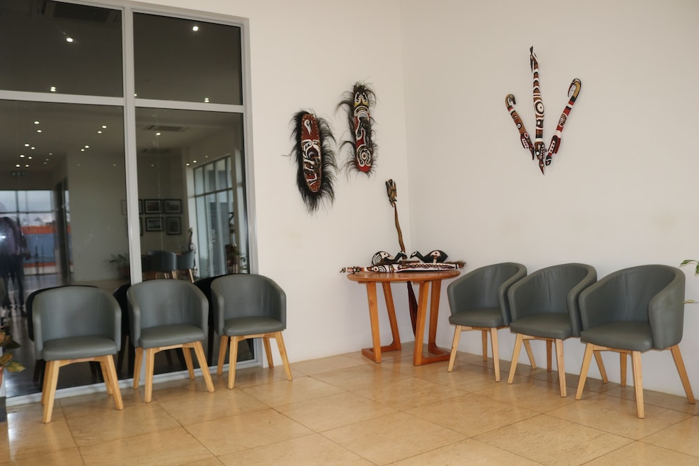 Cassowary Hotel 21/25