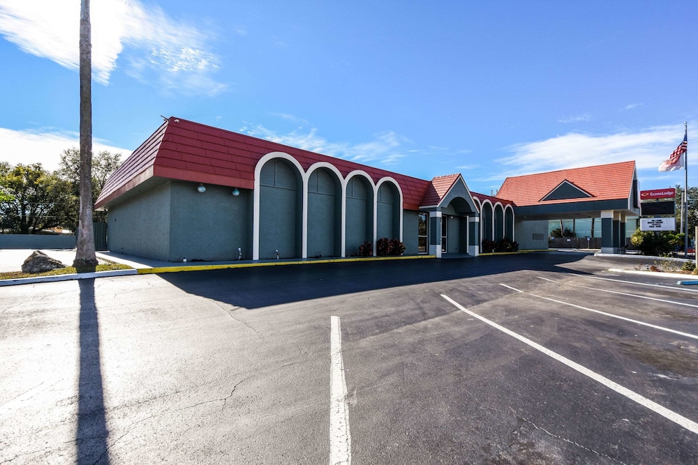 Econo Lodge Tampa near Busch Gardens 31/42