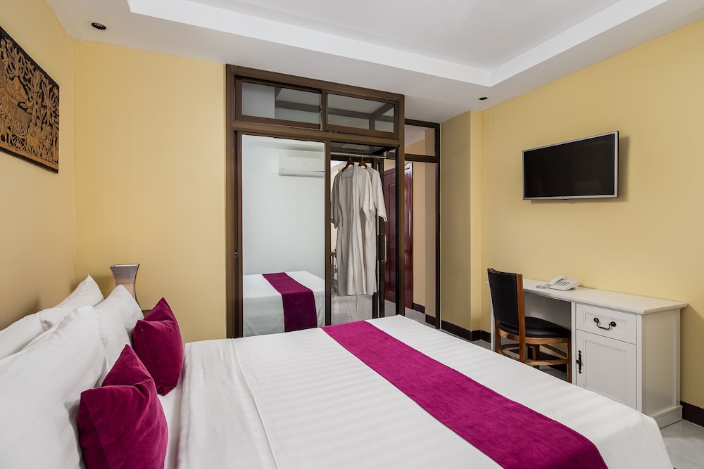 Botum Palace Hotel 12/57