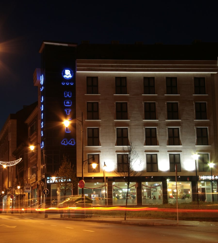 Hotel 44 3/28