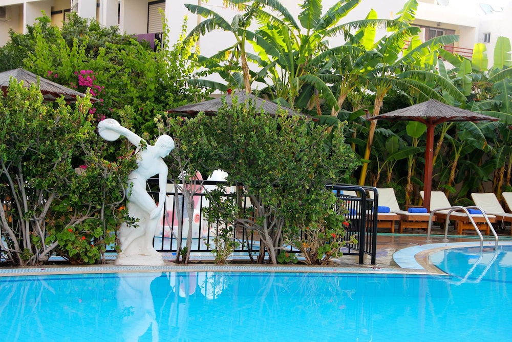 Peridis Family Resort 12/75
